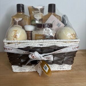 Lovery Vanilla coconut Bath Soak gift Set - Brown and White